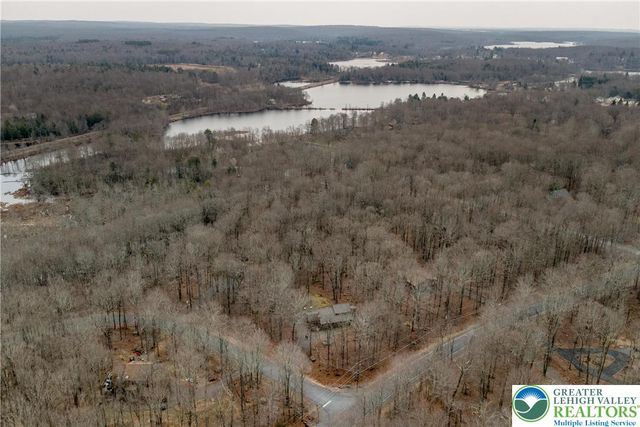 8 Mallard Court, Clifton Twp, PA 18424