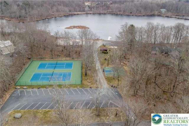 8 Mallard Court, Clifton Twp, PA 18424