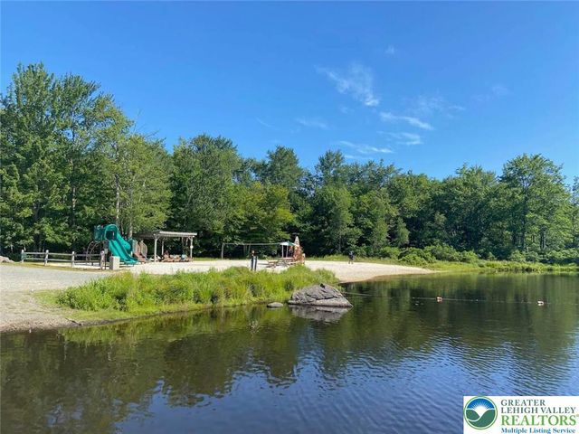 8 Mallard Court, Clifton Twp, PA 18424