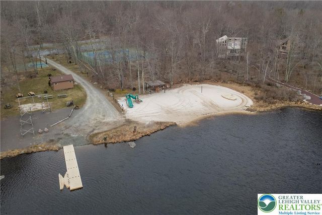 8 Mallard Court, Clifton Twp, PA 18424