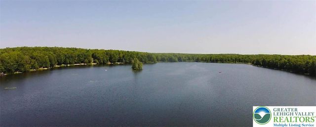 8 Mallard Court, Clifton Twp, PA 18424