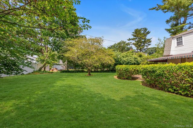 148 Princeton Street, Roslyn Heights, NY 11577