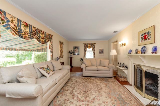 148 Princeton Street, Roslyn Heights, NY 11577