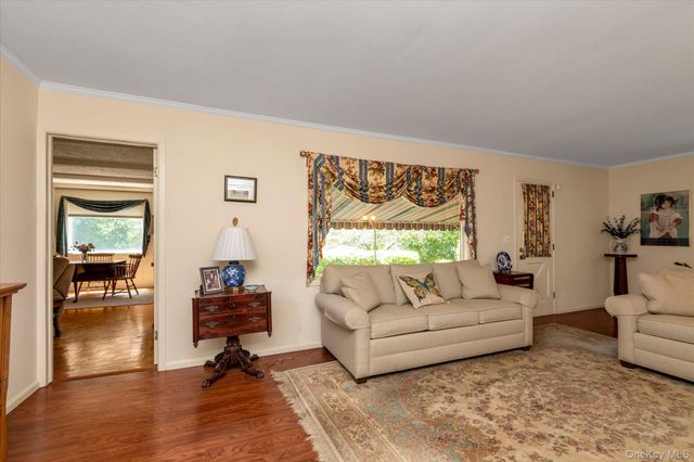 148 Princeton Street, Roslyn Heights, NY 11577