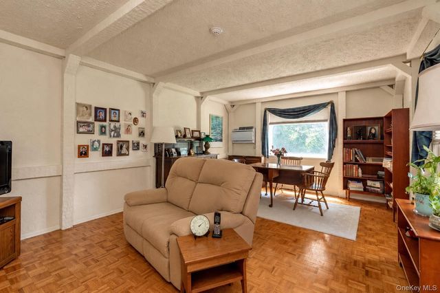 148 Princeton Street, Roslyn Heights, NY 11577