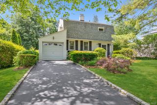 148 Princeton Street, Roslyn Heights, NY 11577