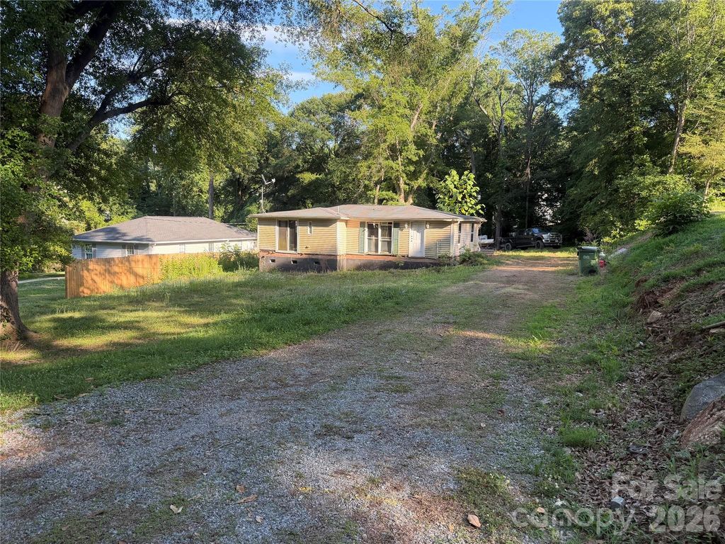 207 Mauney Street, Mount Holly, NC 28120