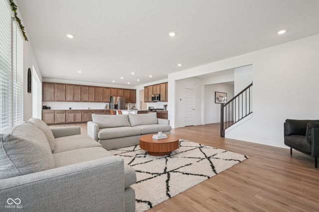 9091 Drakeswood Avenue, Mccordsville, IN 46055