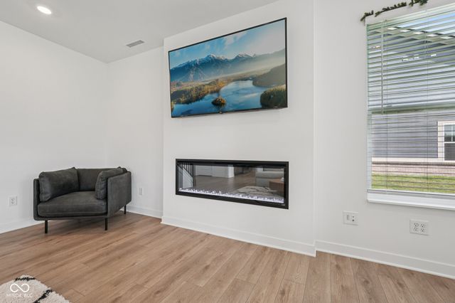 9091 Drakeswood Avenue, Mccordsville, IN 46055