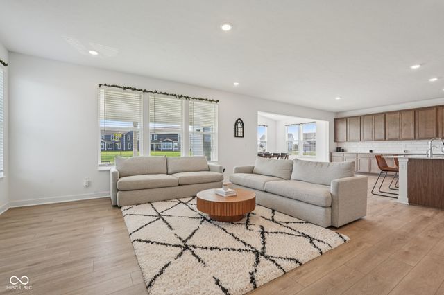 9091 Drakeswood Avenue, Mccordsville, IN 46055