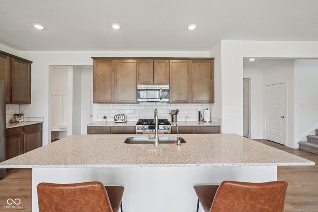 9091 Drakeswood Avenue, Mccordsville, IN 46055