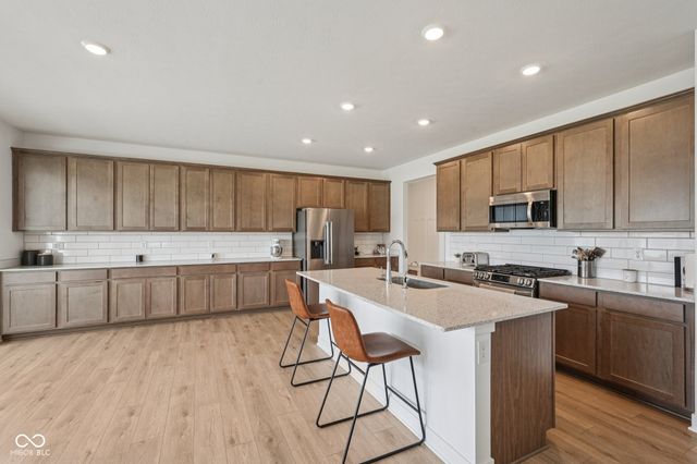 9091 Drakeswood Avenue, Mccordsville, IN 46055