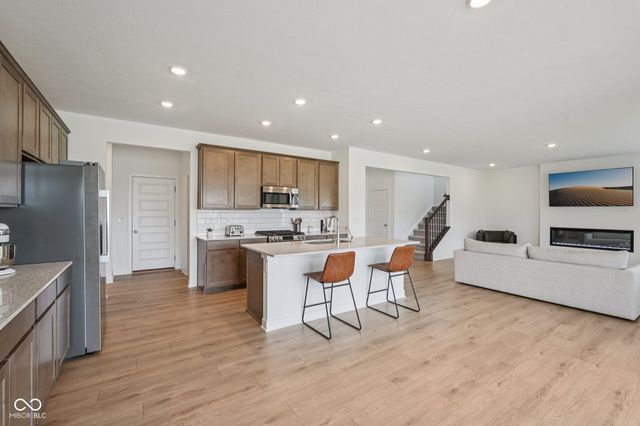 9091 Drakeswood Avenue, Mccordsville, IN 46055