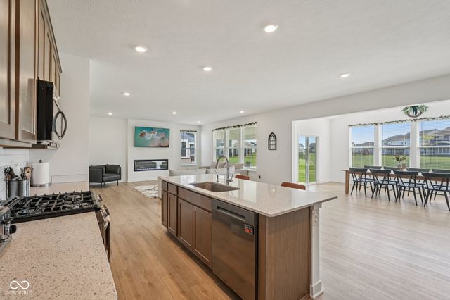 9091 Drakeswood Avenue, Mccordsville, IN 46055