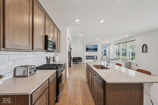 9091 Drakeswood Avenue, Mccordsville, IN 46055