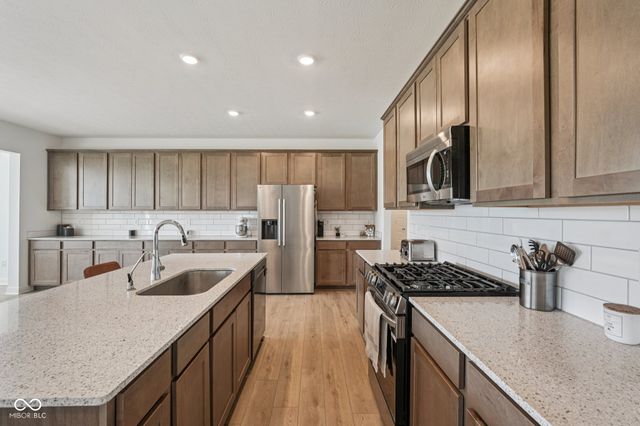 9091 Drakeswood Avenue, Mccordsville, IN 46055