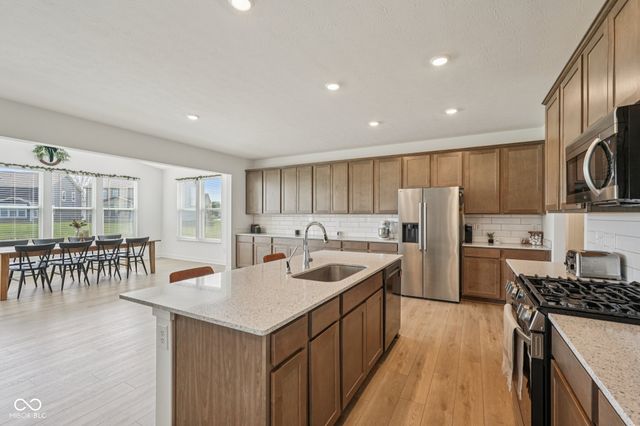 9091 Drakeswood Avenue, Mccordsville, IN 46055