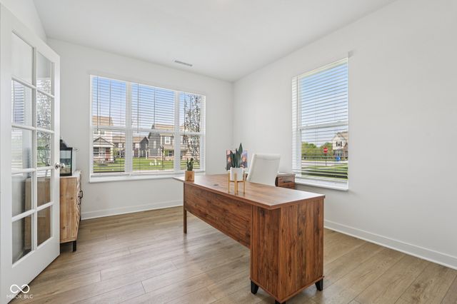 9091 Drakeswood Avenue, Mccordsville, IN 46055