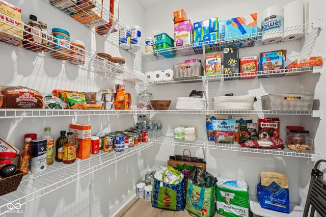 9091 Drakeswood Avenue, Mccordsville, IN 46055