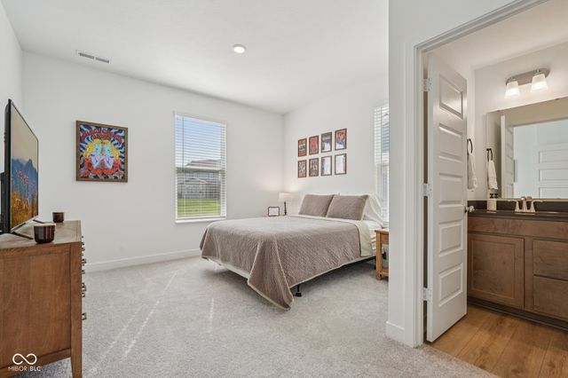 9091 Drakeswood Avenue, Mccordsville, IN 46055