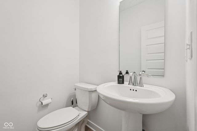 9091 Drakeswood Avenue, Mccordsville, IN 46055