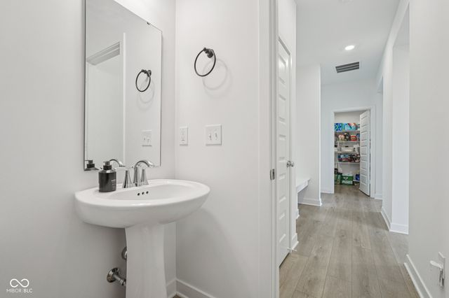 9091 Drakeswood Avenue, Mccordsville, IN 46055