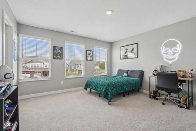 9091 Drakeswood Avenue, Mccordsville, IN 46055