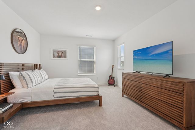 9091 Drakeswood Avenue, Mccordsville, IN 46055