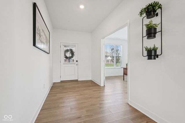 9091 Drakeswood Avenue, Mccordsville, IN 46055