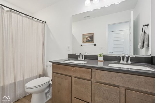 9091 Drakeswood Avenue, Mccordsville, IN 46055