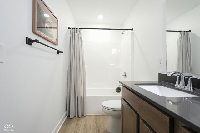 9091 Drakeswood Avenue, Mccordsville, IN 46055