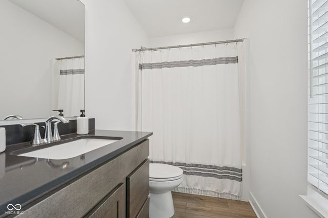 9091 Drakeswood Avenue, Mccordsville, IN 46055