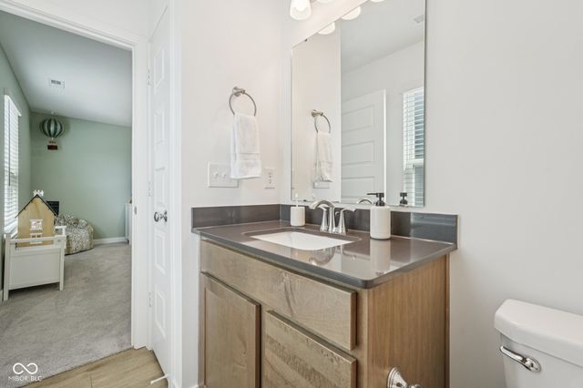 9091 Drakeswood Avenue, Mccordsville, IN 46055