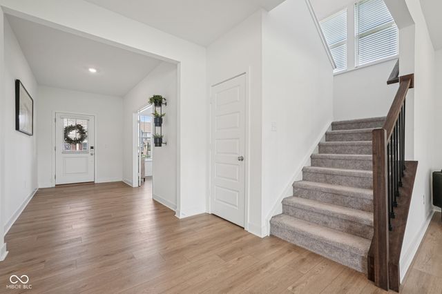 9091 Drakeswood Avenue, Mccordsville, IN 46055