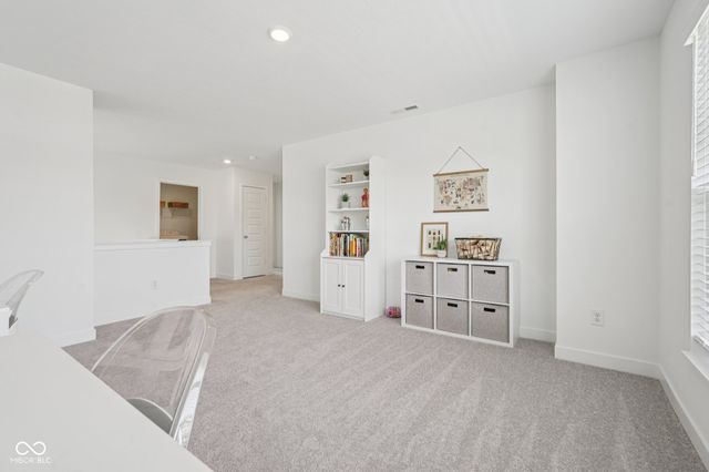 9091 Drakeswood Avenue, Mccordsville, IN 46055