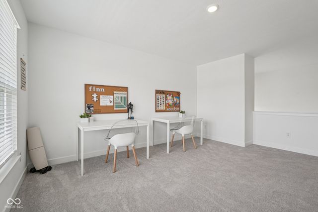 9091 Drakeswood Avenue, Mccordsville, IN 46055