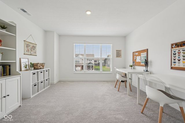 9091 Drakeswood Avenue, Mccordsville, IN 46055