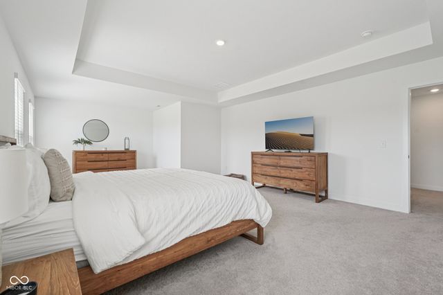 9091 Drakeswood Avenue, Mccordsville, IN 46055