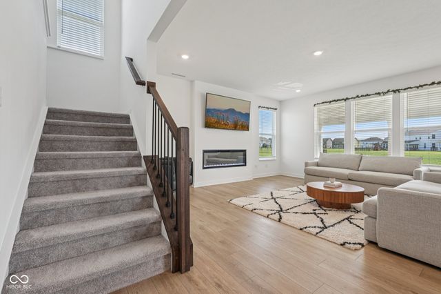 9091 Drakeswood Avenue, Mccordsville, IN 46055