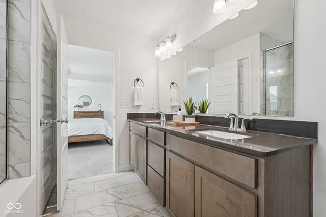 9091 Drakeswood Avenue, Mccordsville, IN 46055