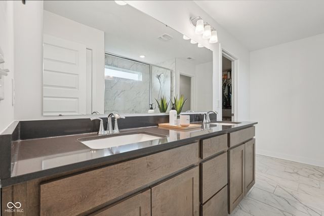 9091 Drakeswood Avenue, Mccordsville, IN 46055