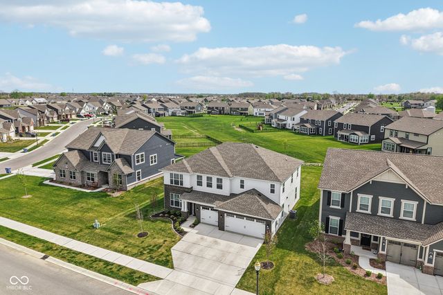 9091 Drakeswood Avenue, Mccordsville, IN 46055