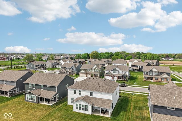 9091 Drakeswood Avenue, Mccordsville, IN 46055