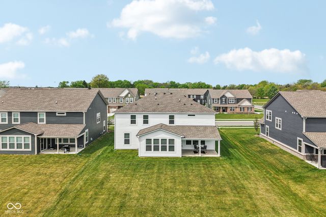 9091 Drakeswood Avenue, Mccordsville, IN 46055