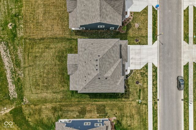 9091 Drakeswood Avenue, Mccordsville, IN 46055