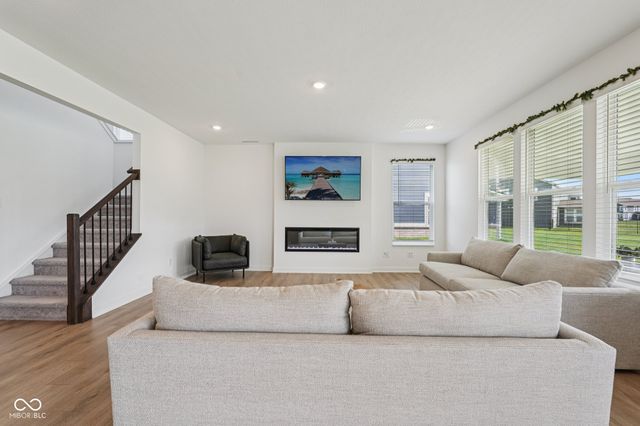 9091 Drakeswood Avenue, Mccordsville, IN 46055