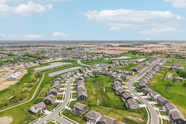 9091 Drakeswood Avenue, Mccordsville, IN 46055