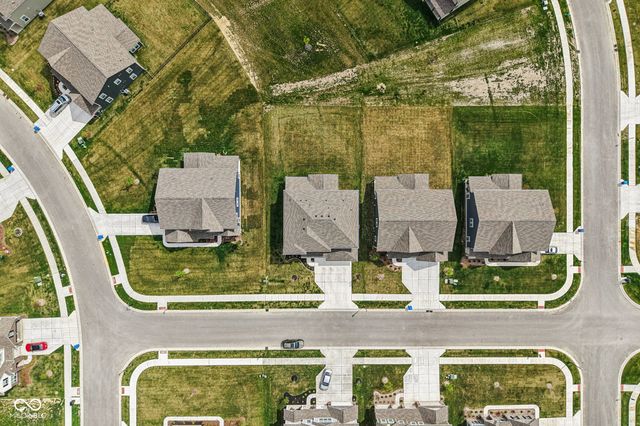 9091 Drakeswood Avenue, Mccordsville, IN 46055