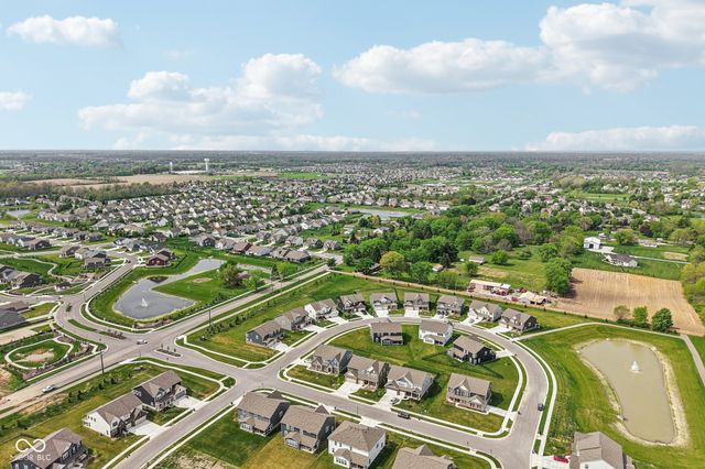 9091 Drakeswood Avenue, Mccordsville, IN 46055