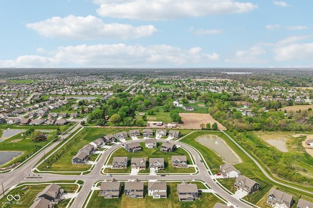 9091 Drakeswood Avenue, Mccordsville, IN 46055